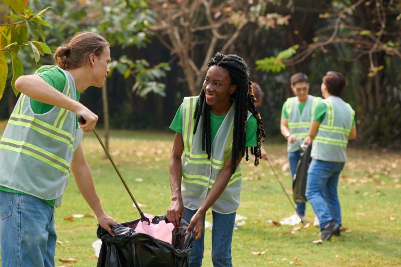 Group,Of,Positive,Volunteers,Collecting,Garbage,In,Local,Park